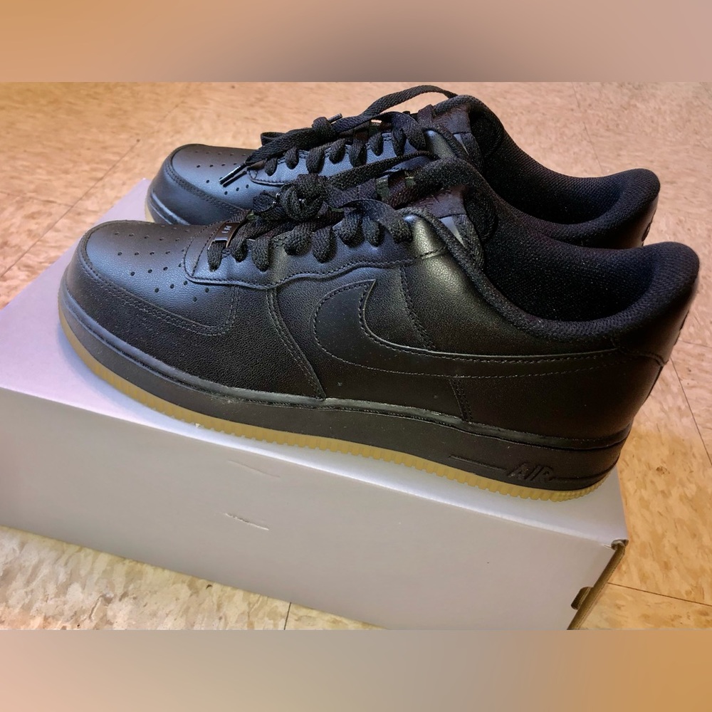 Air Force1 ‘07 men’s size 11 black/gum light brown brand new